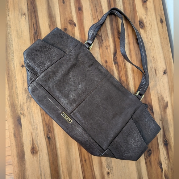 Coach Handbags - Vintage Y2K Style Coach Should Bag